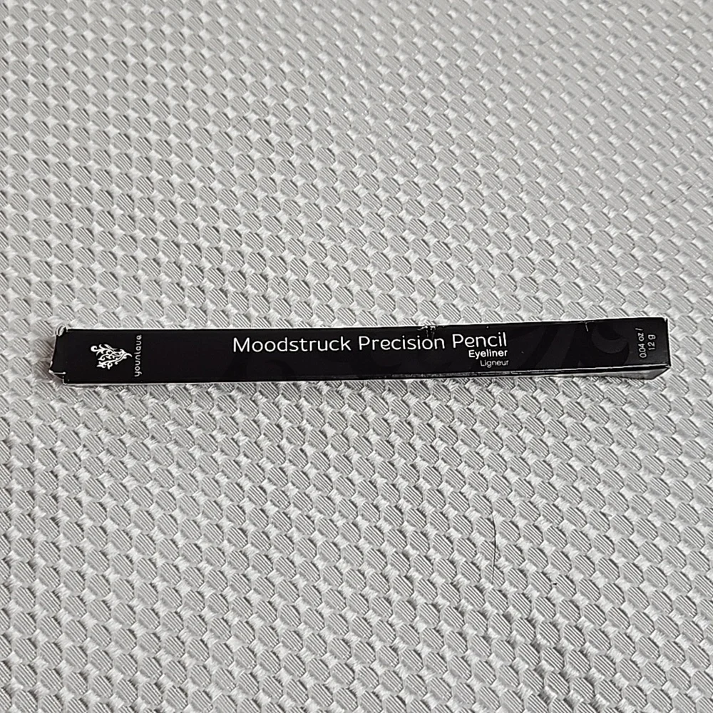 MOODSTRUCK PRECISION PENCIL EYE LINER IN PASSIONATE-A RICH DEEP PURPLE